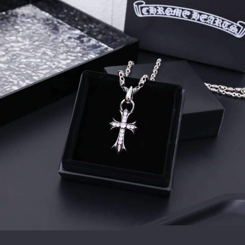 Ch**me He**ts necklaces